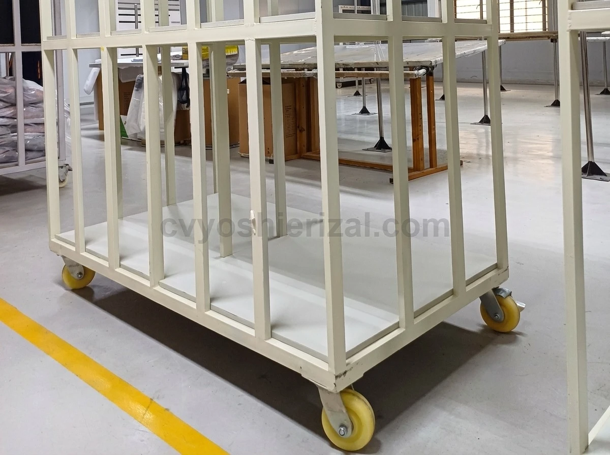 Proses konstruksi baja berat pabrik di Tegal
